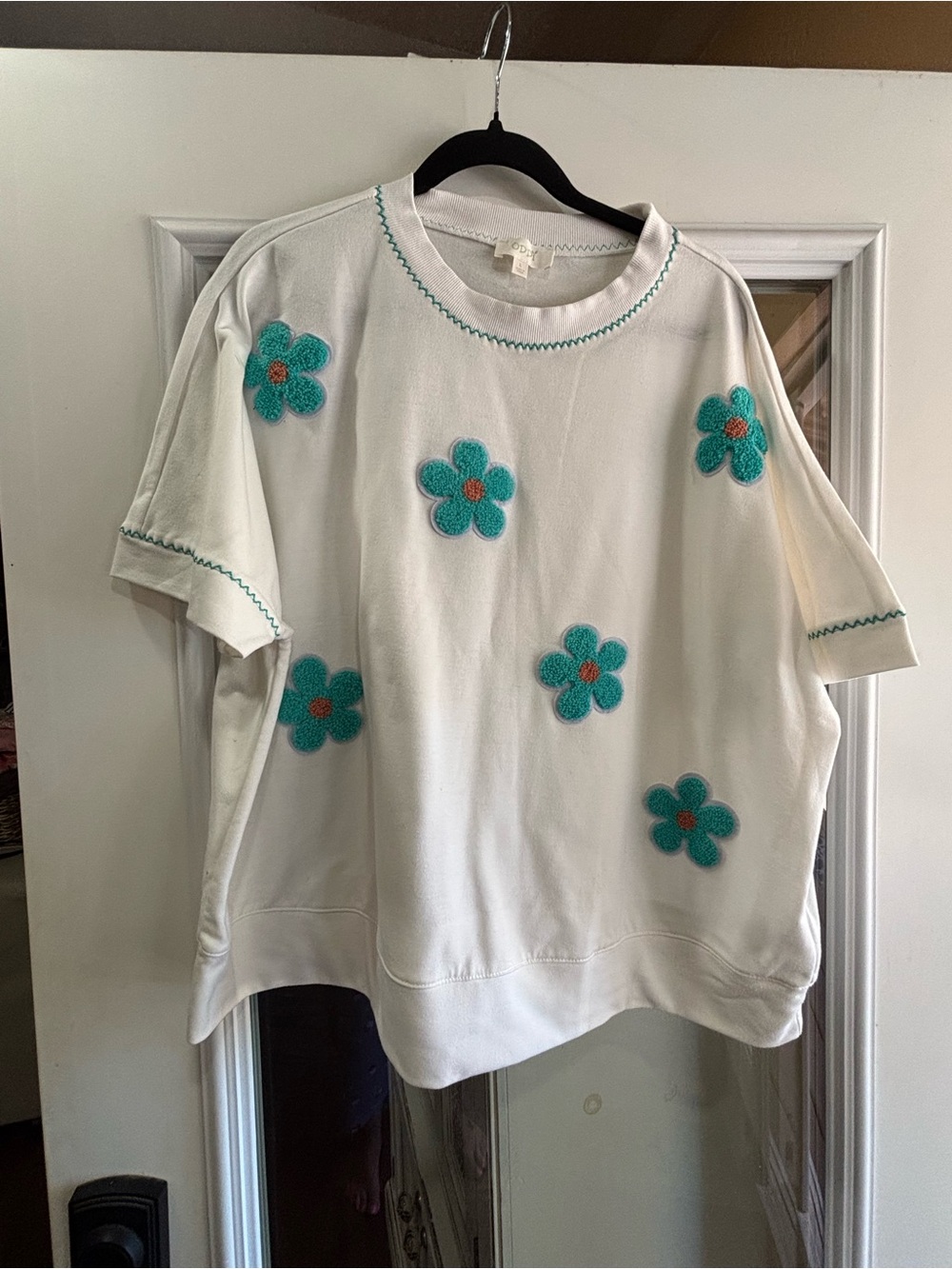ODDY White Short-Sleeve Top with Teal Flower Appliqués